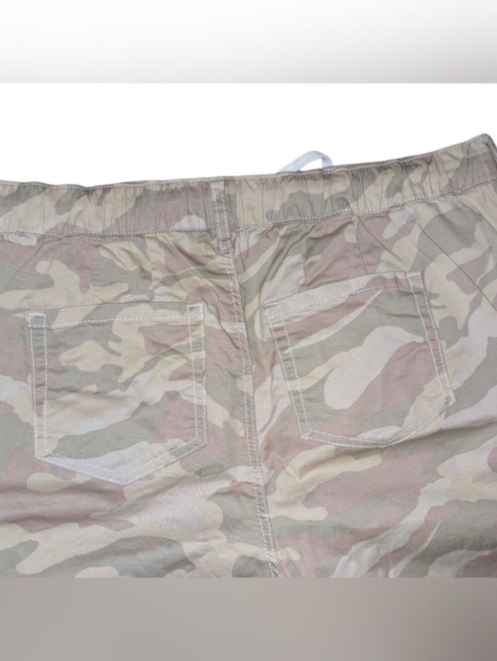 TORRID 8'' Weekend Bermuda Cargo Short - Size 1 - Picture 9 of 9